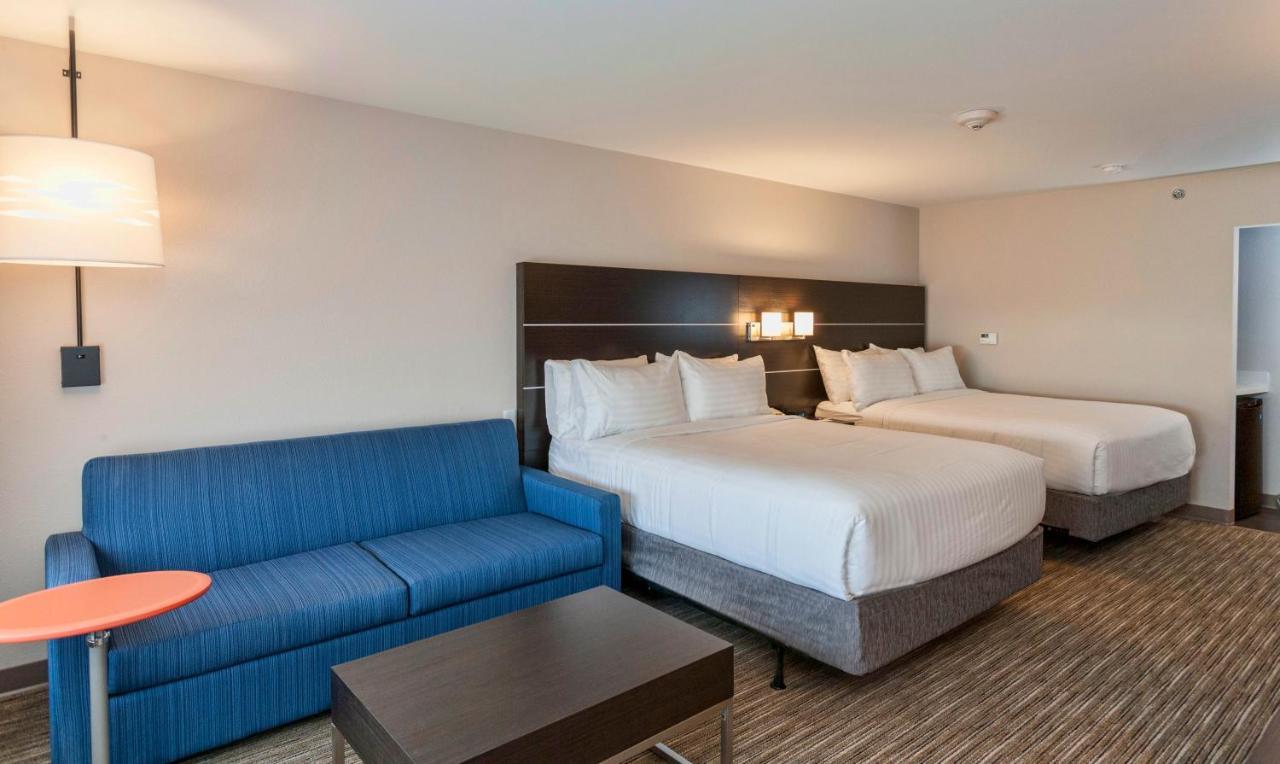 Holiday Inn Express & Suites - Dodge City By Ihg Exterior foto
