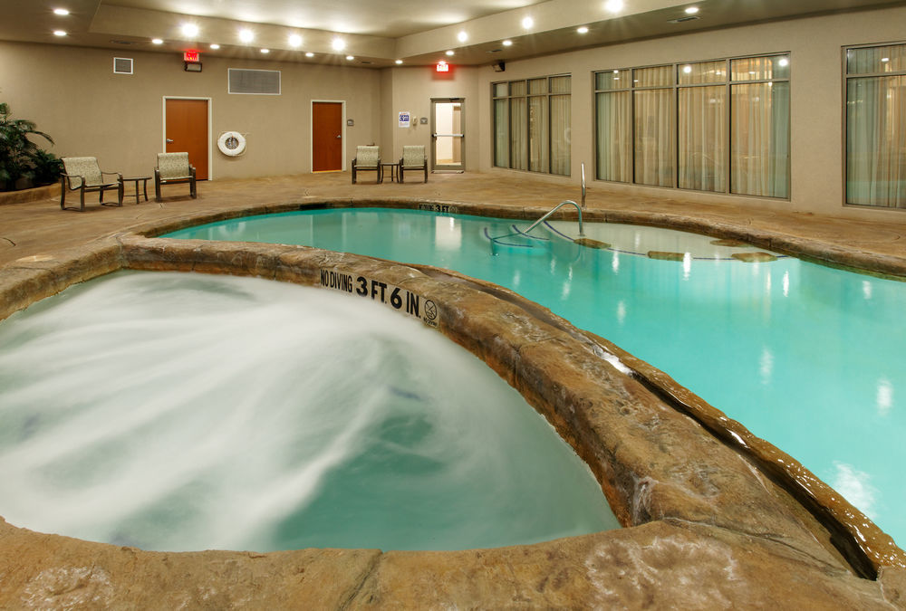 Holiday Inn Express & Suites - Dodge City By Ihg Exterior foto