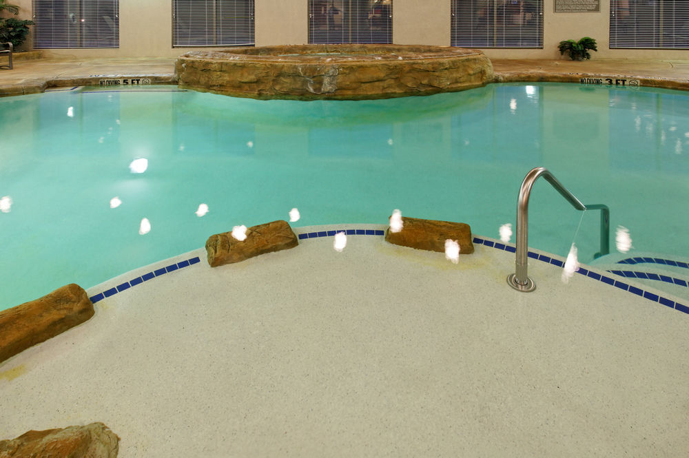 Holiday Inn Express & Suites - Dodge City By Ihg Exterior foto